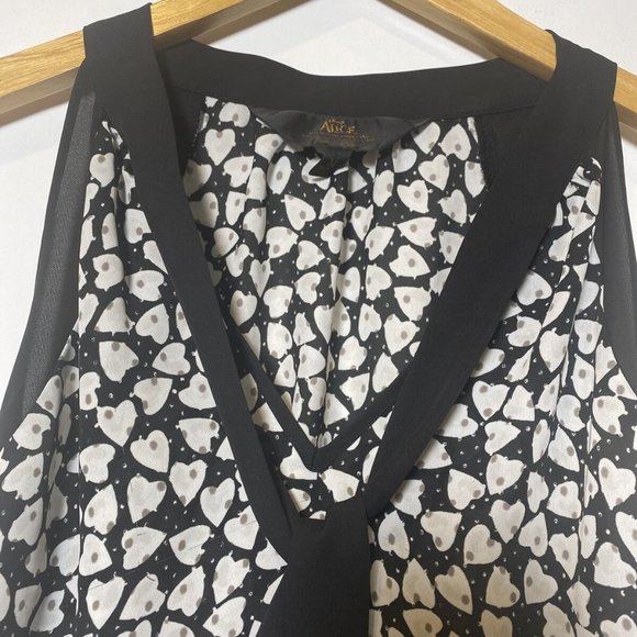 DISNEY'S ALICE BLOUSE, HEARTS Medium - Picture 6 of 7